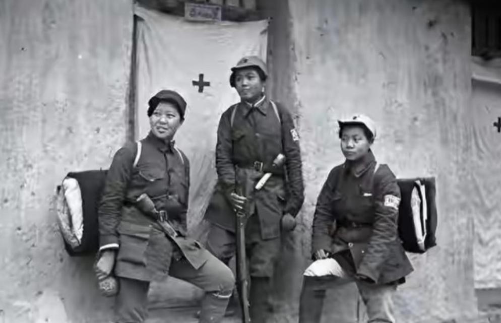 1998年北京老人去世，养女整理遗物吓得求助政府，那件旧棉袄里竟然藏着60年前惊