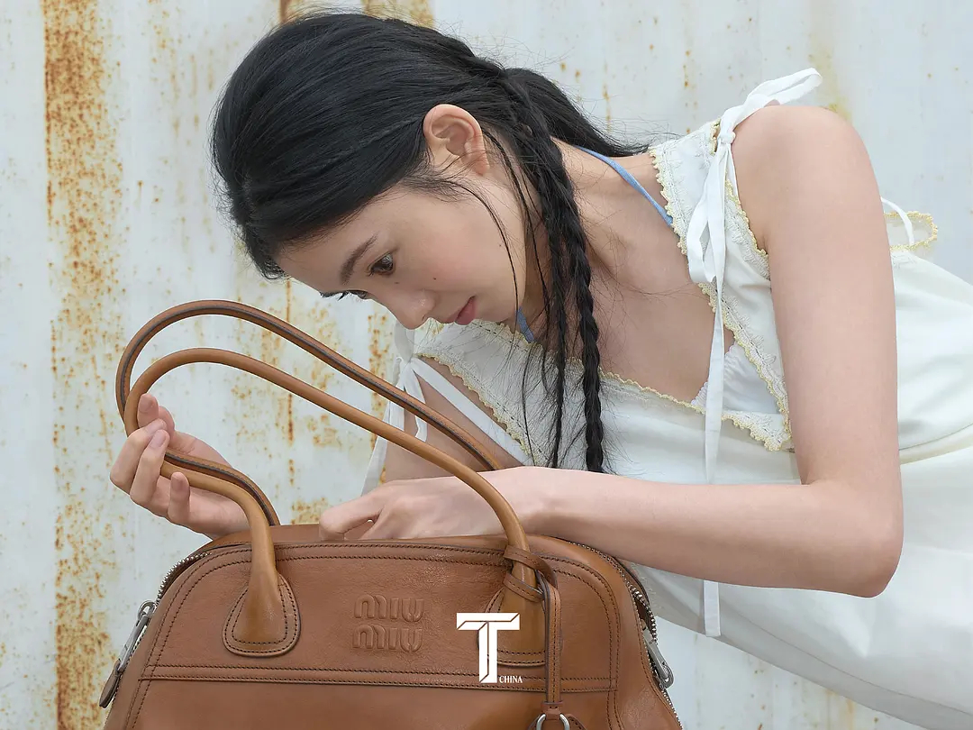 存子最新这组杂志拍的也太美了MiuMiu的正向宣传🈶