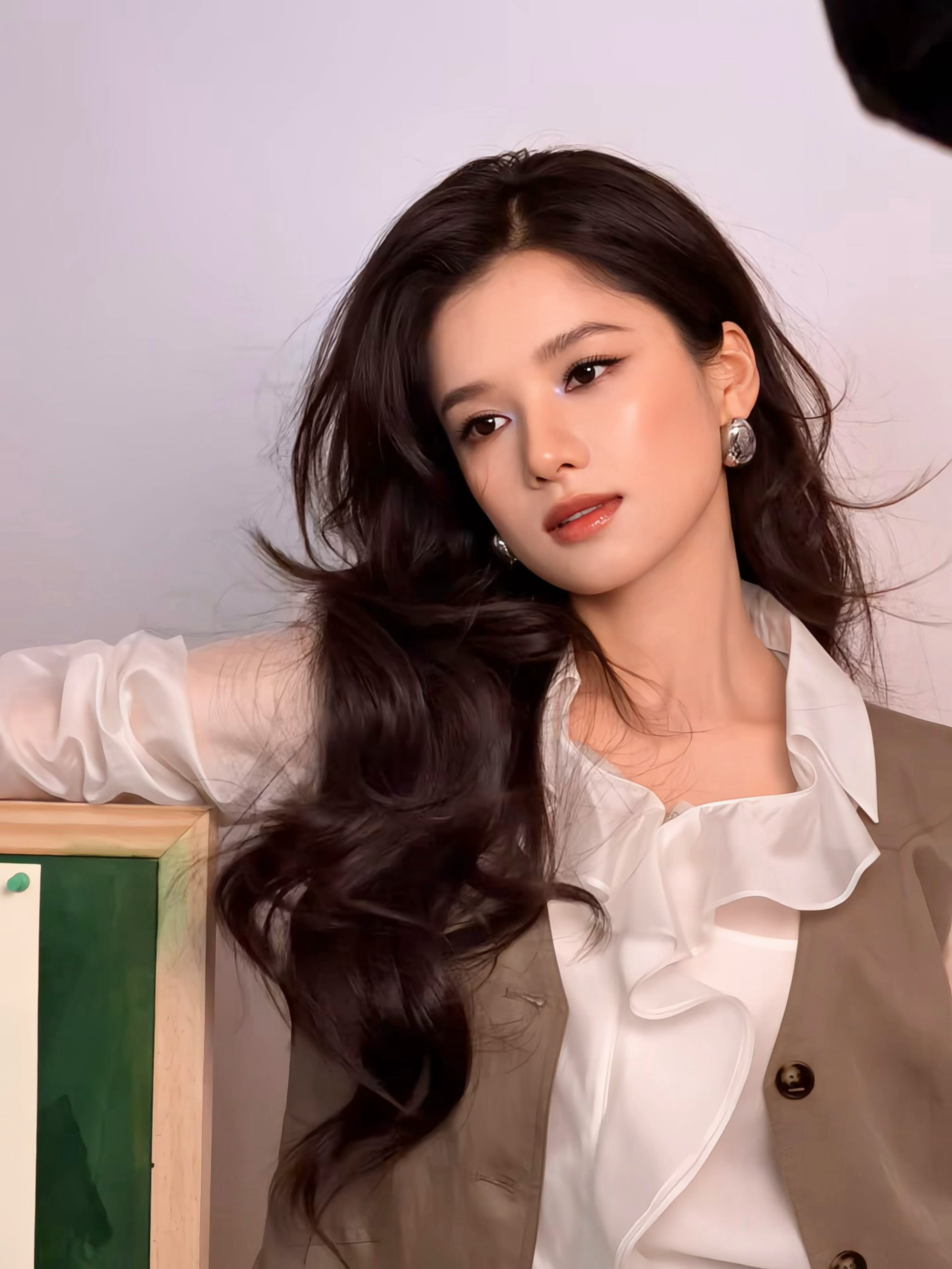 张婧仪这个妆发好漂亮！ 
