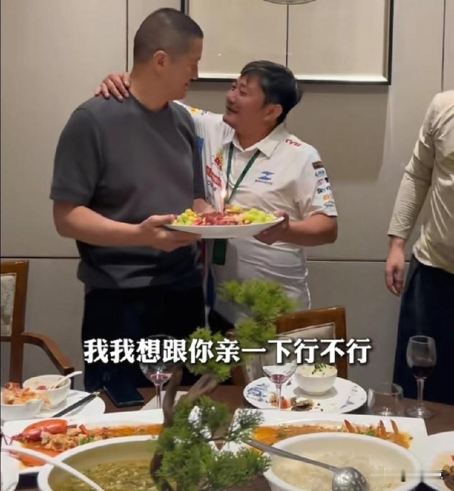 中午，同事看着手机笑出了声，我说，看到什么了，这么乐呵[奸笑]，于是，他截屏了一