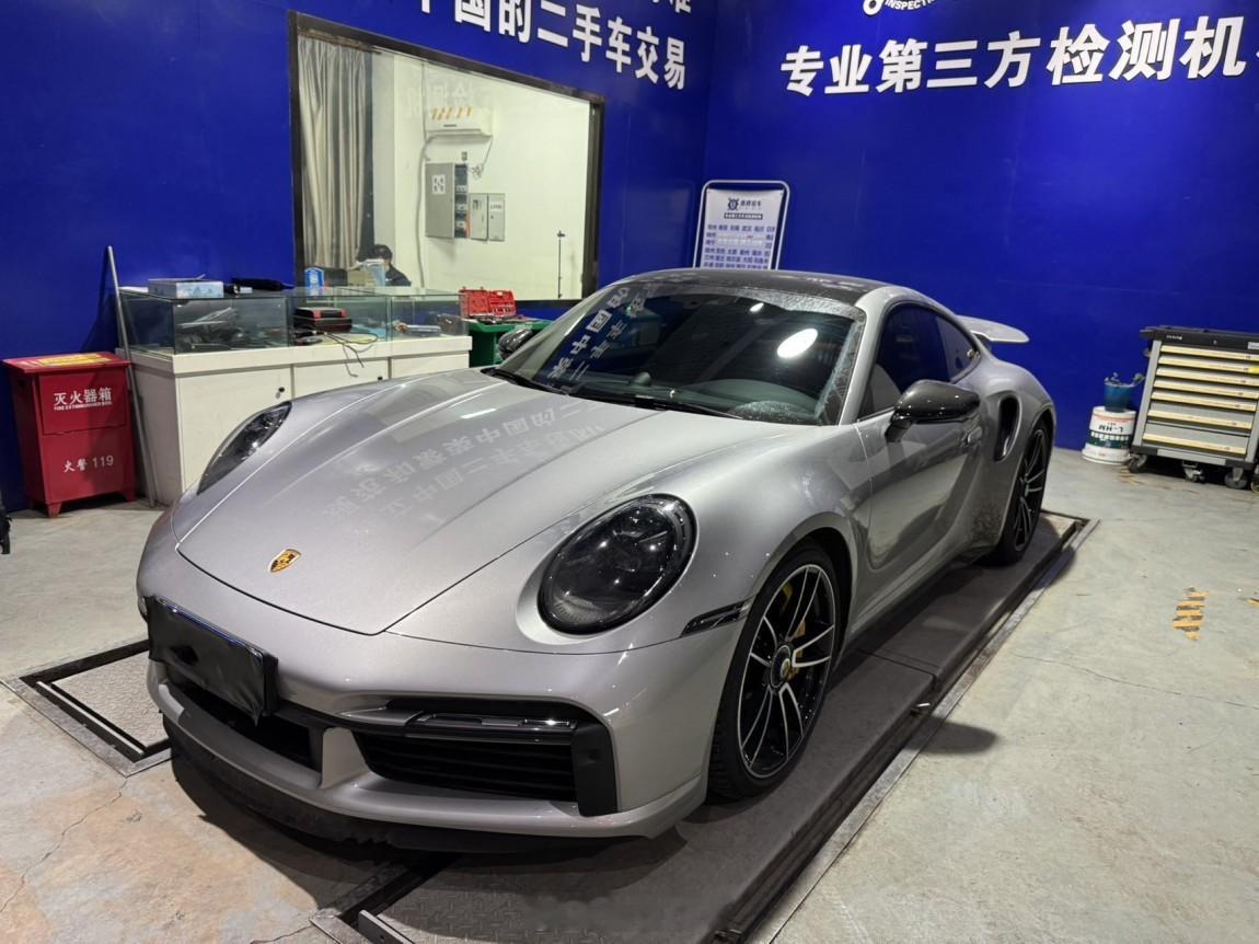 保时捷 911 Turbo SGT银外观搭配波尔多红黑色双拼内饰算是992这一代