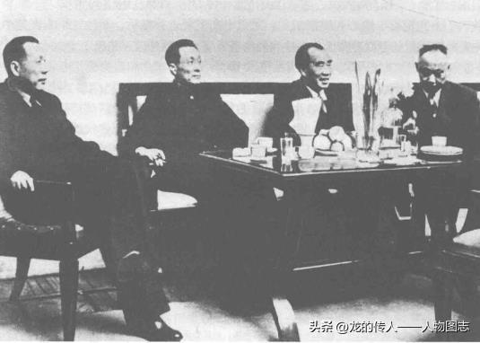 1959年3月，伍修权随朱德出席波兰统一工人党第三次代表大会(左起:伍修权、王稼