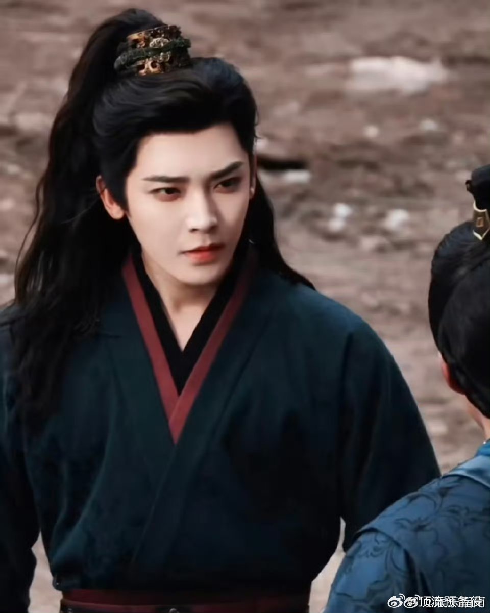 侯明昊《雀骨》萧无衣路透，打脸也就算了居然还想打第二次，被制服了吧[允悲] ​​