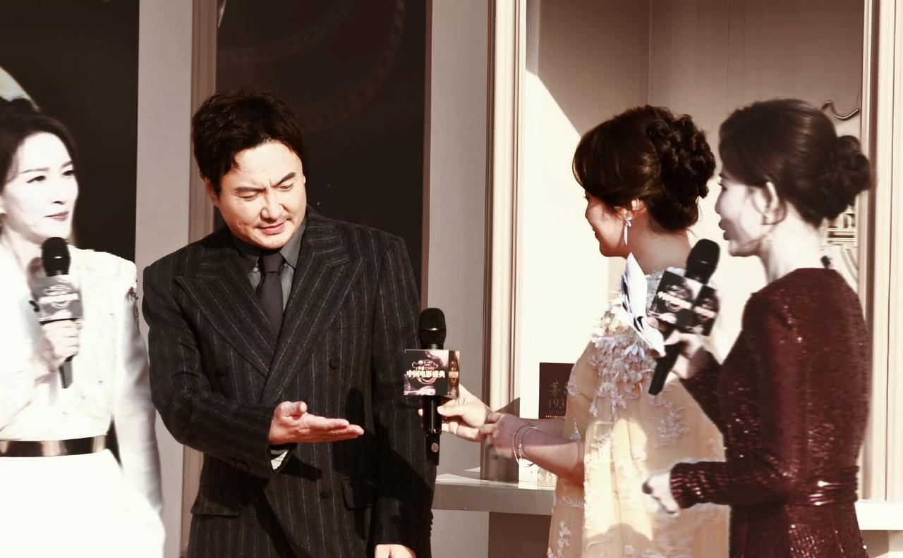 沈腾马丽这波“互攀长辈”属实把我看乐了，主持人刚抛出问题，两人异口同声给出不同答