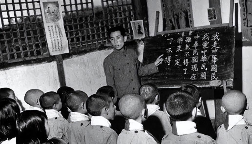 1949年，大汉奸朱大同被拉到刑场枪毙，周围骂声不断，但他的脸上却挂着笑容。陈毅