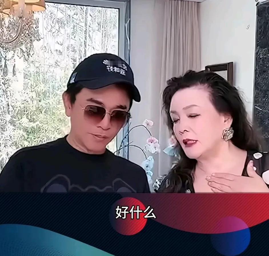 吴宗宪来张兰直播间。张兰对吴宗宪抱怨说，大S不管孩子，导致自己的孙子经常不去上学