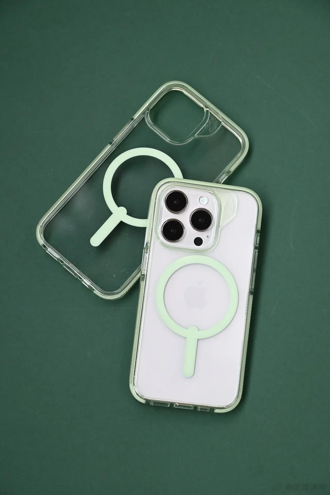 各位应该都买到iPhone15系列新机了吧，给大家安利ZAGG的晶透防摔抗菌磁吸