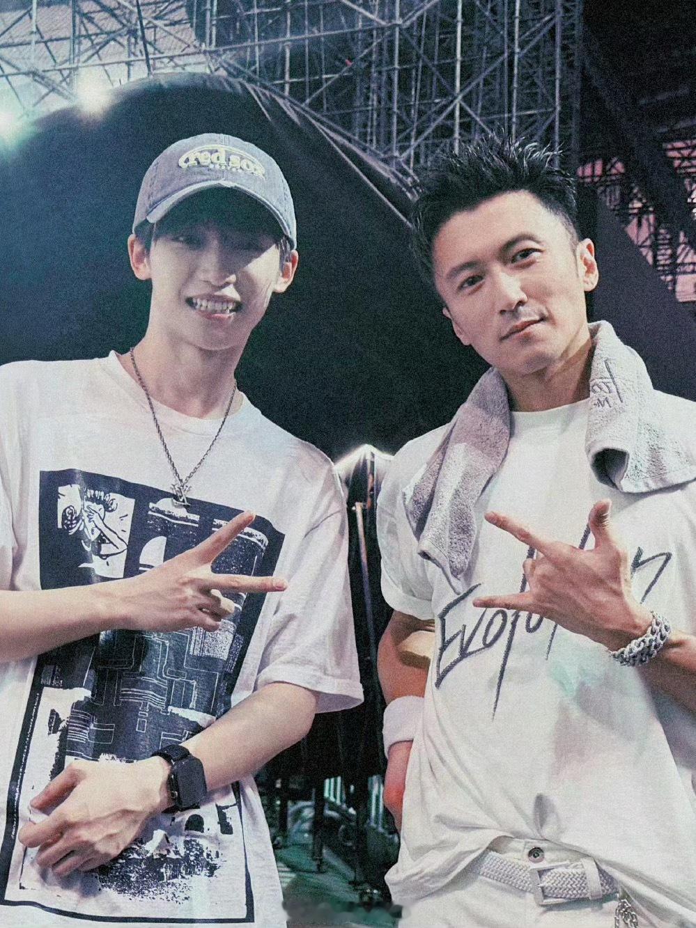 这个帅哥好帅，是谁啊好多明星去看了谢霆锋演唱会