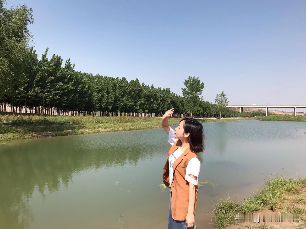 泾渭湿地观光园 [玫瑰]
             随拍～风和日丽的一个午后 [