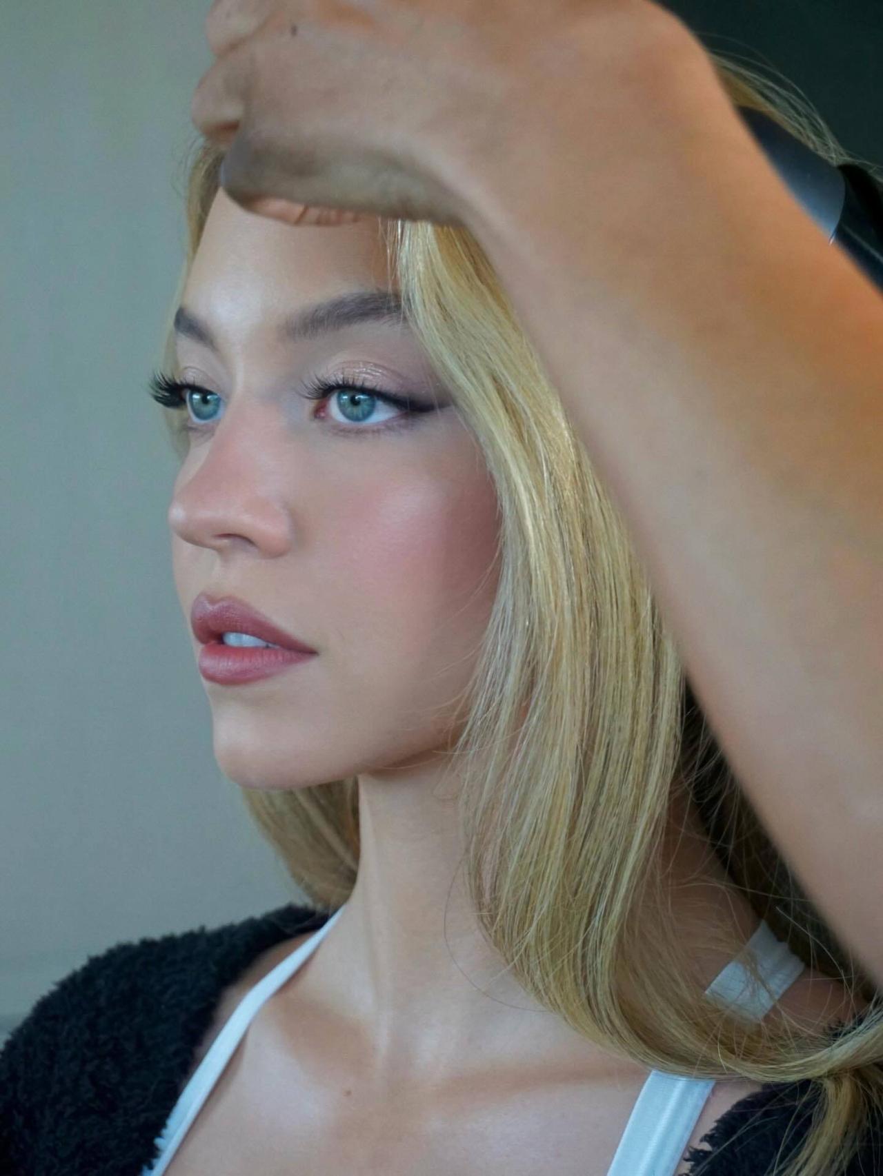 后台这两张真的是美得权威[赞]