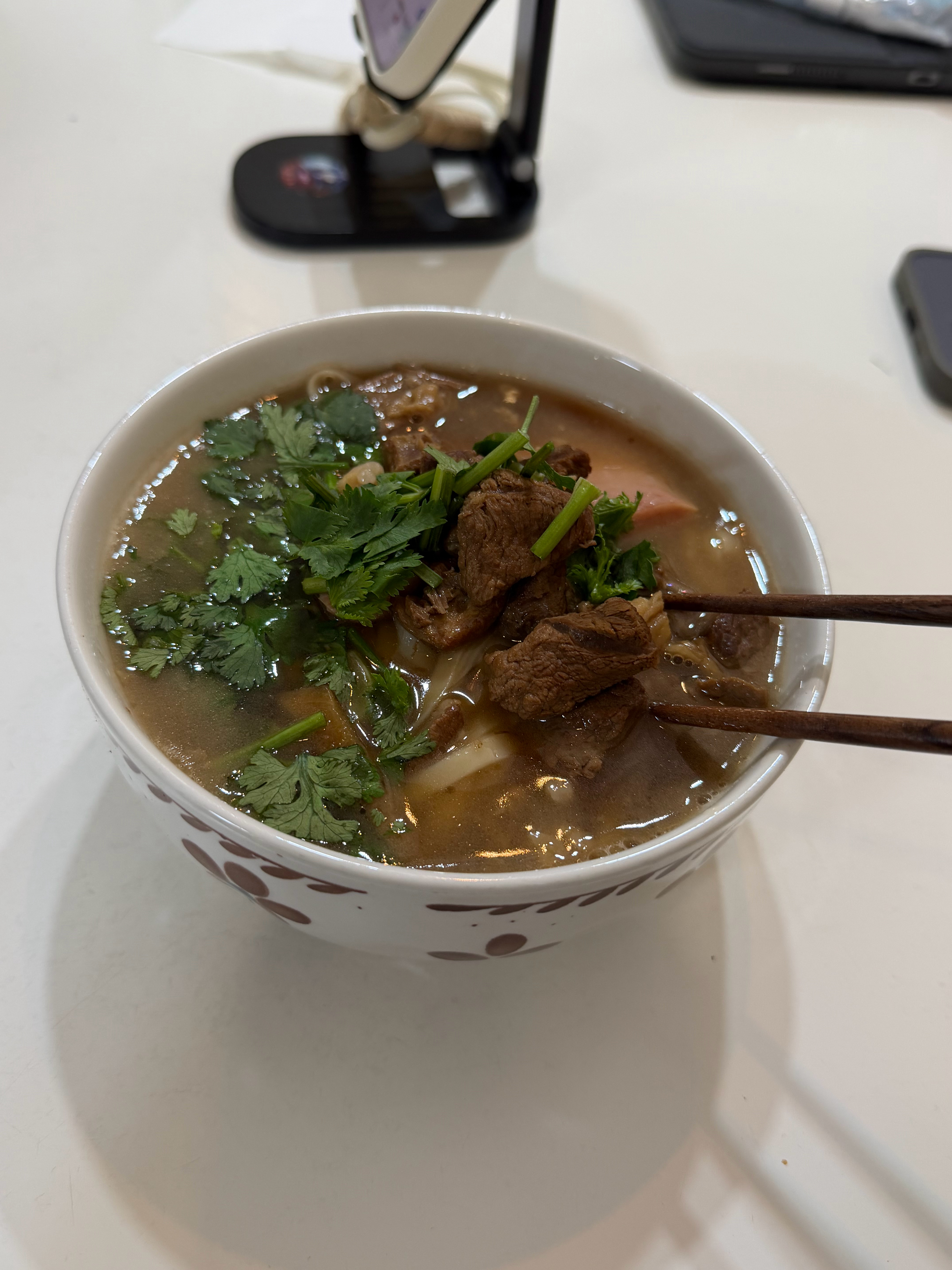 天一冷，吃一碗羊肉面条美滋滋[抱一抱][抱一抱][抱一抱][抱一抱]🐑“天一冷