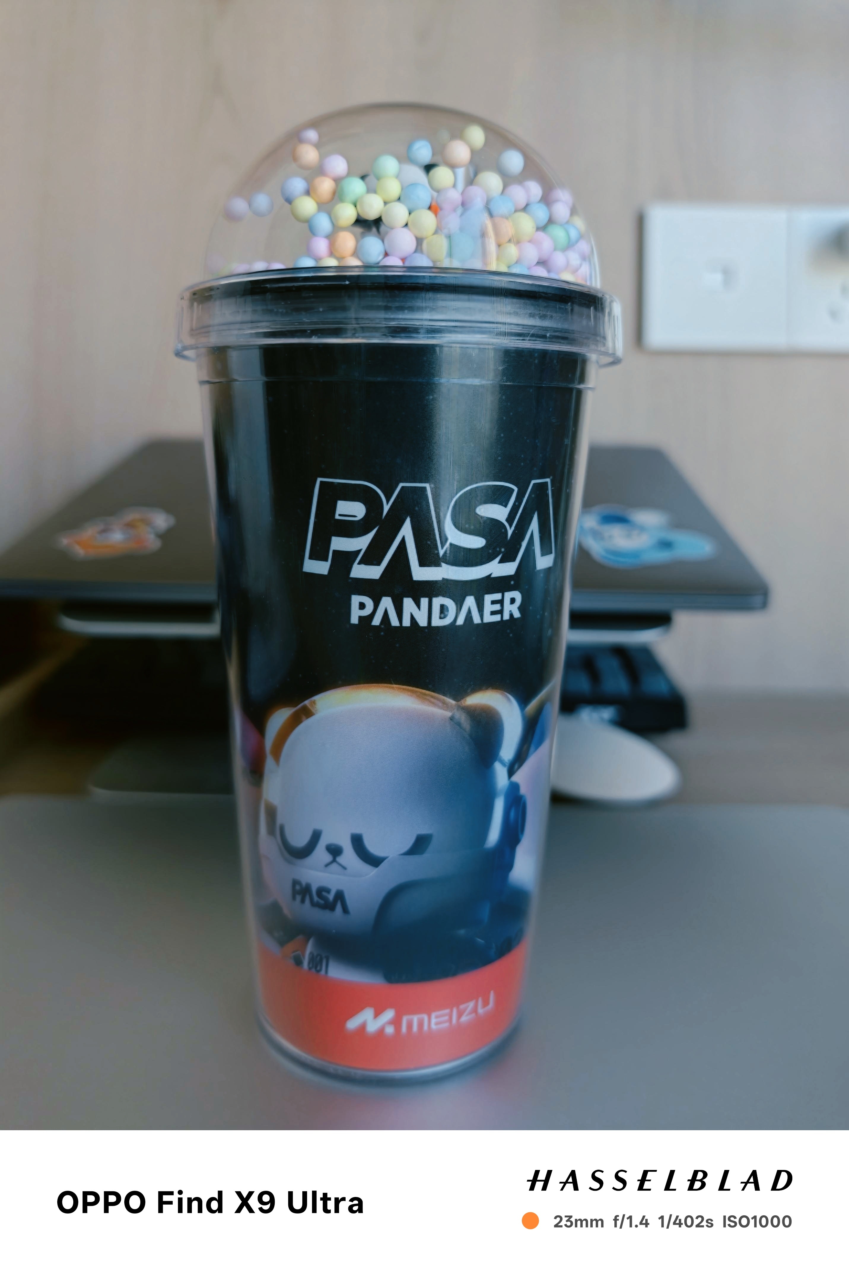 来抽一份魅族PANDAER限定太空杯✨杯顶装满马卡龙彩珠，机甲熊猫PASA颜值直