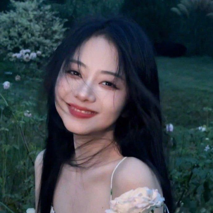 谭松韵换头像 内娱甜妹天花板的新头像！谭松韵淡妆出镜温柔值爆表，随手一截都是壁纸