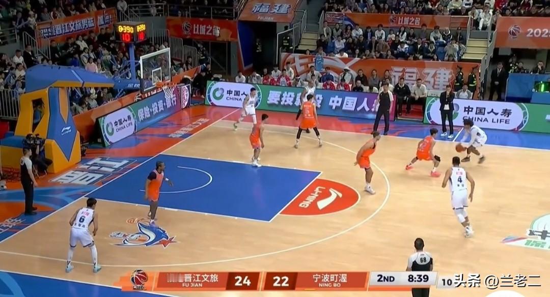 CBA常规赛晋江主场，福建晋江文旅男篮对阵宁波町渥。

赛场上，比分始终胶着，次