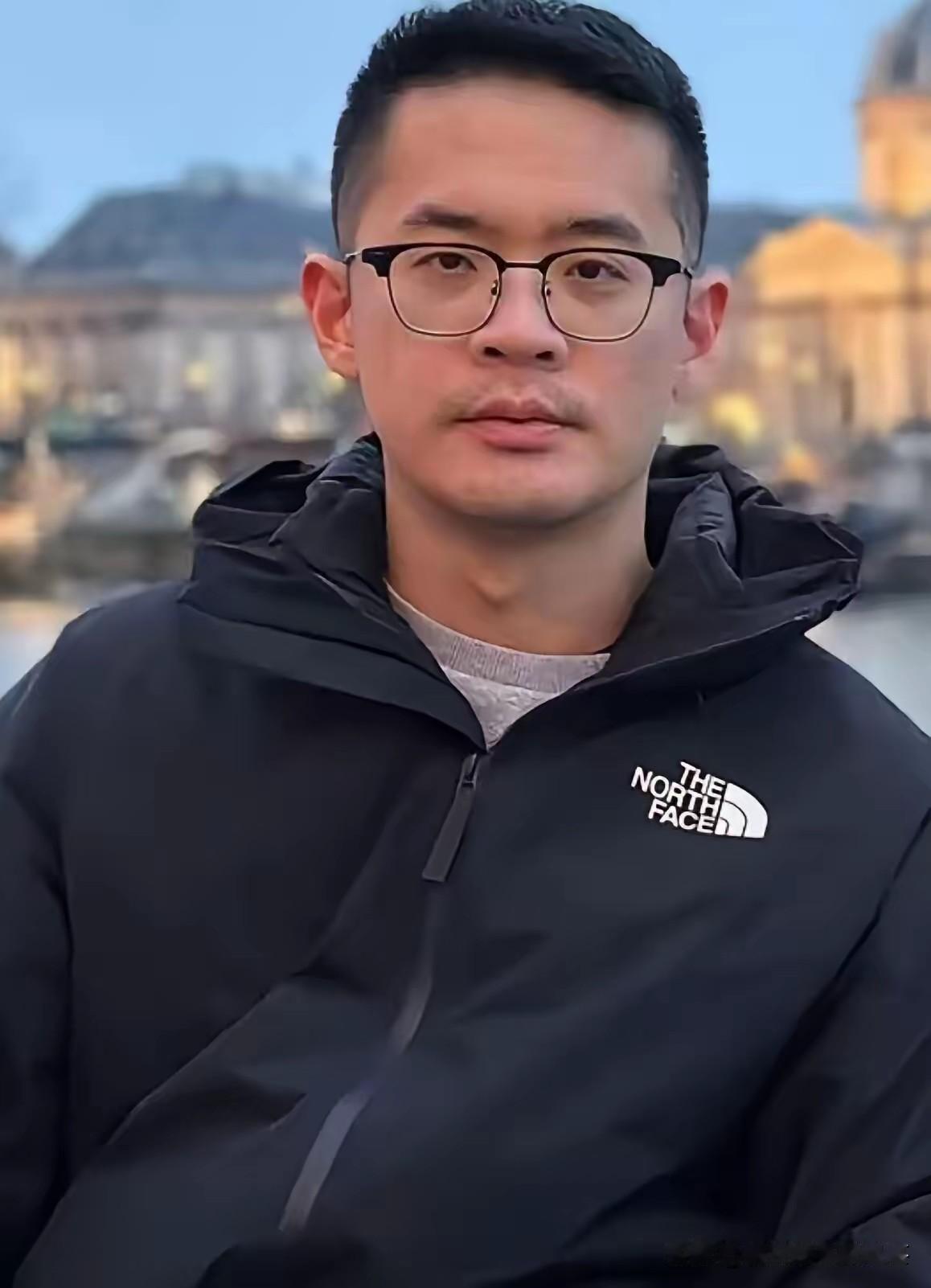 李敖儿子李戡学历不低，具有本科学历，完全可以把李敖的著作整理一番，依靠版权费过日