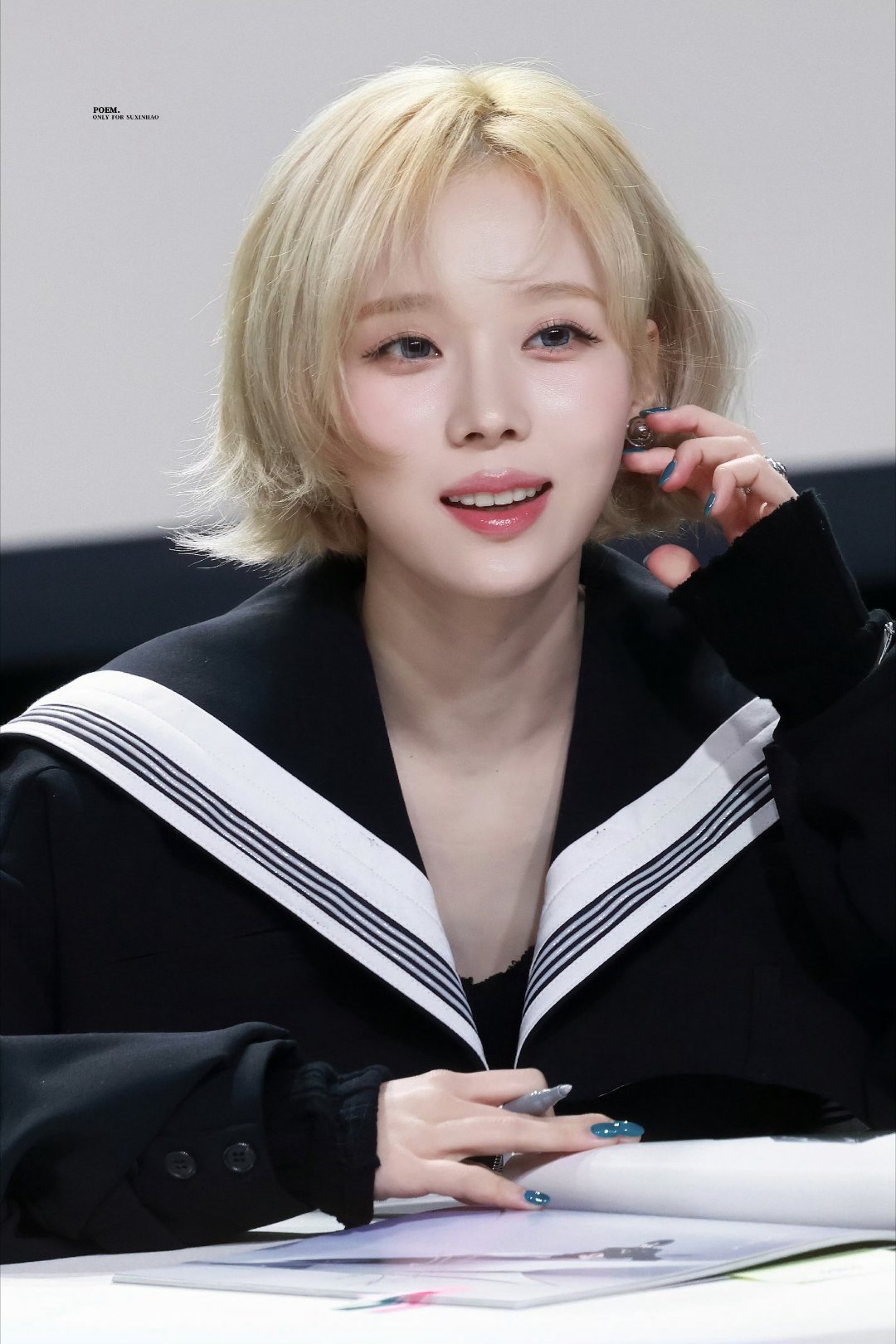 金玟庭视觉美神 微风好像把我什么都吹走了，唯独我对你的爱还留着 