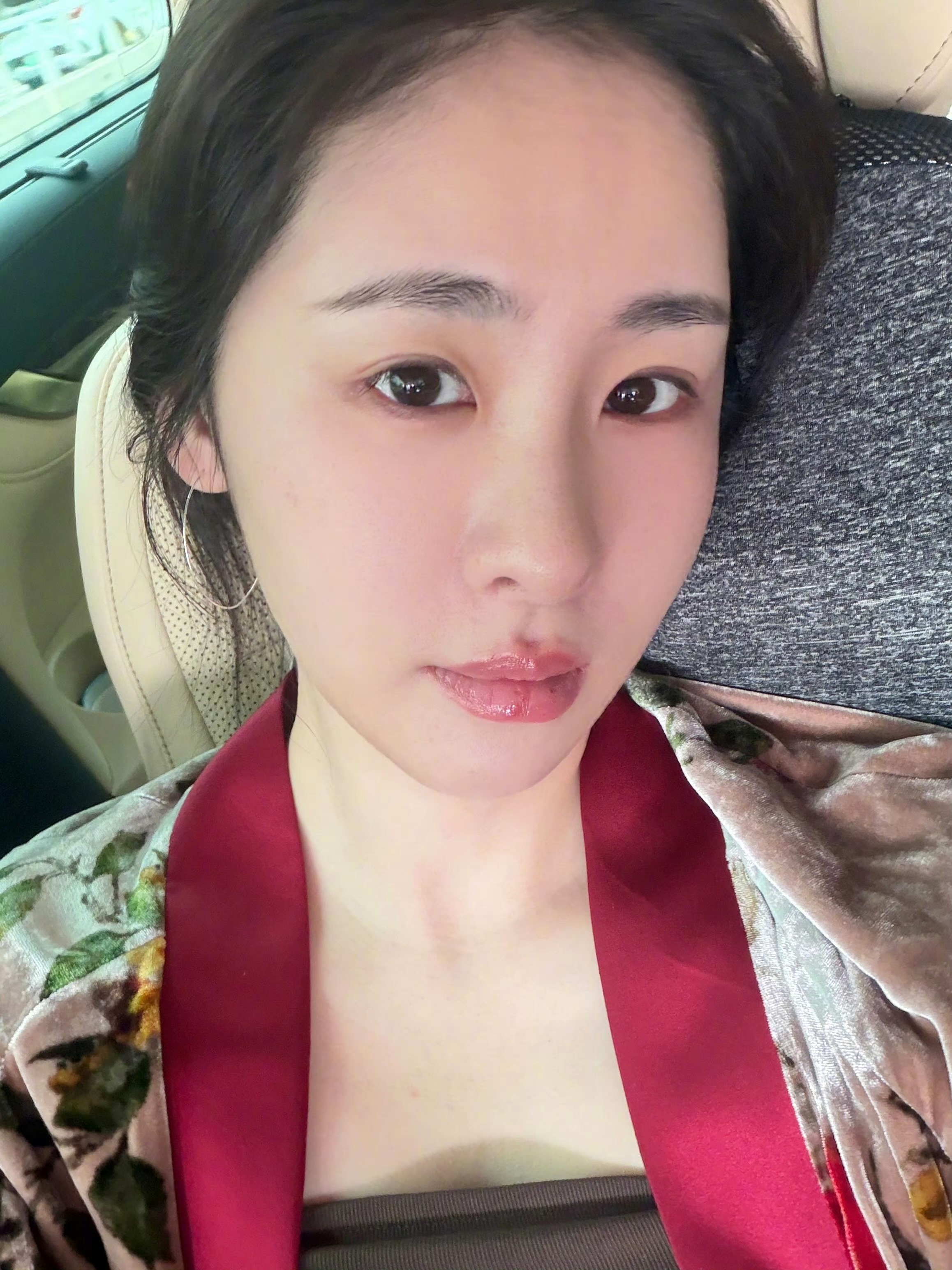 .网传第三期合作舞台迎来重磅助演，阿云嘎跨界助力张碧晨合唱，风格独特氛围感十足。