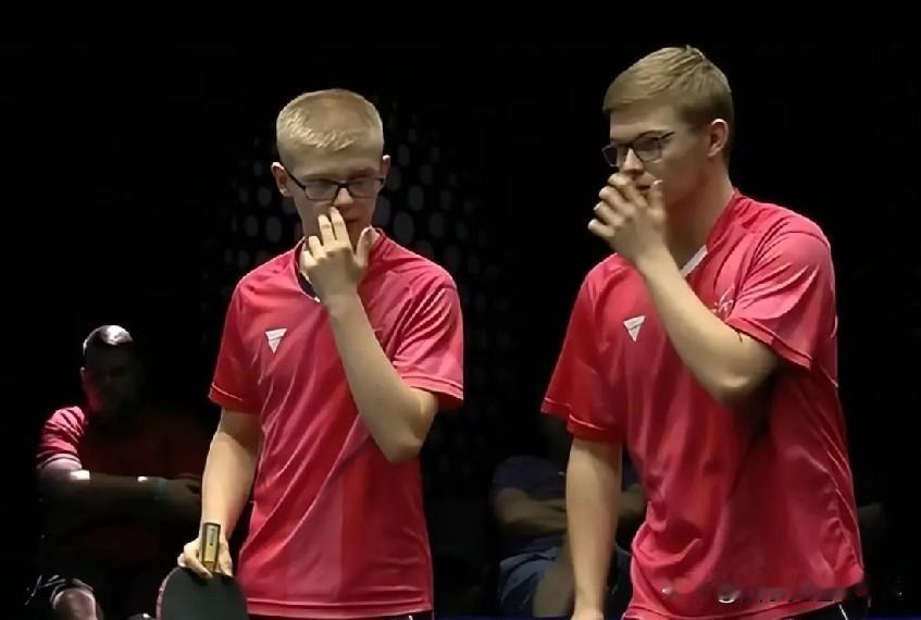 乒乓球混合团体世界杯第二阶段循环赛已经开始，韩国队将同法国队捉对厮杀。
  我个