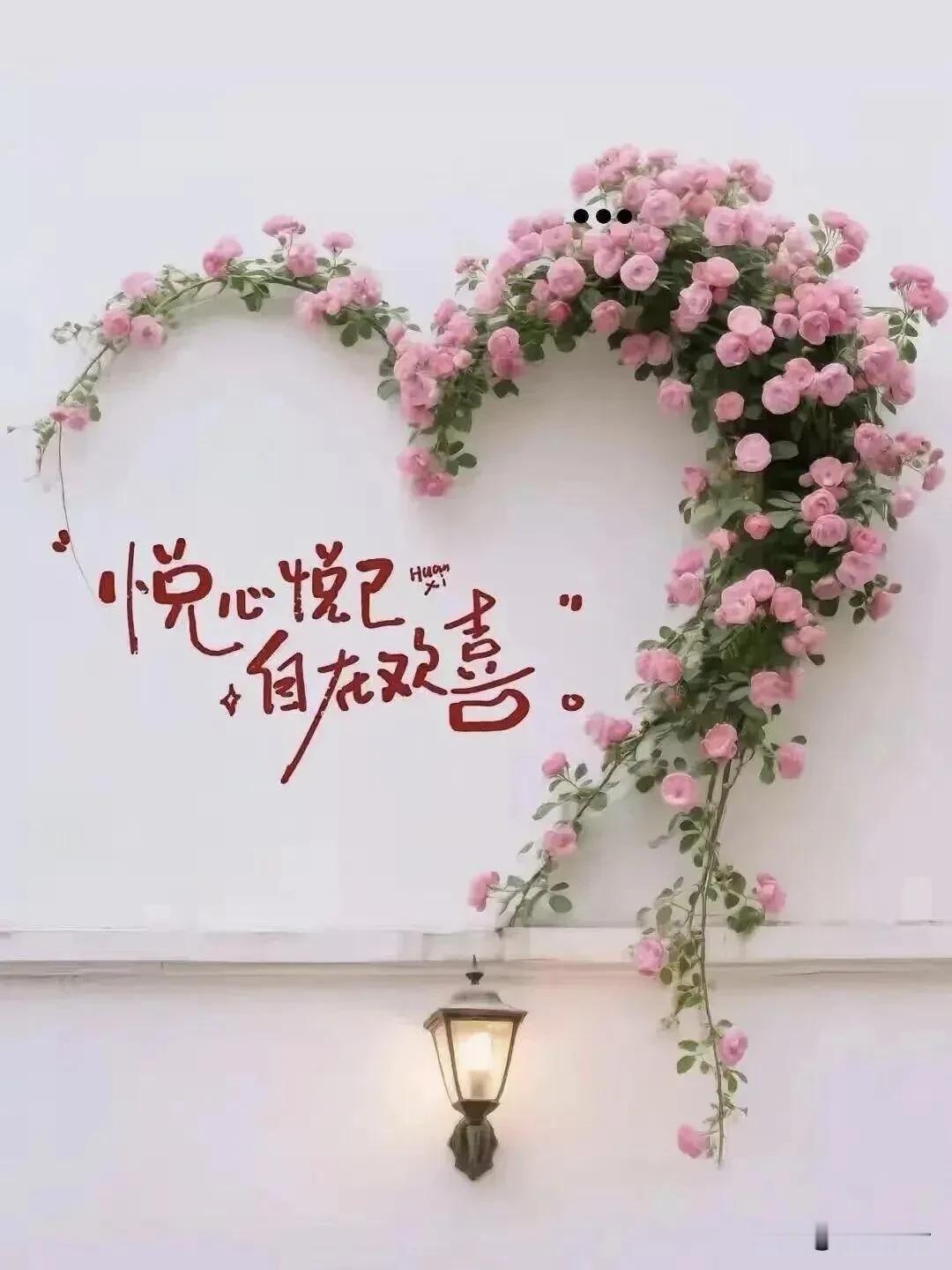 七律·友聚  ［文｜狐山诗行］

旧友飘零各海涯，晚深相聚喜言加。
狂斟酒浪连荆