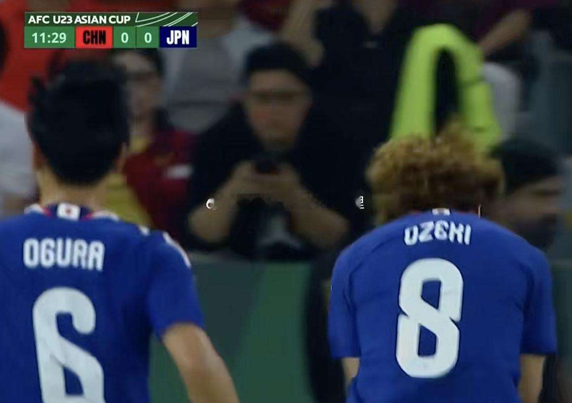 比赛第12分钟，日本队进球，场上比分0-1。U23国足vs日本U23u23亚洲杯
