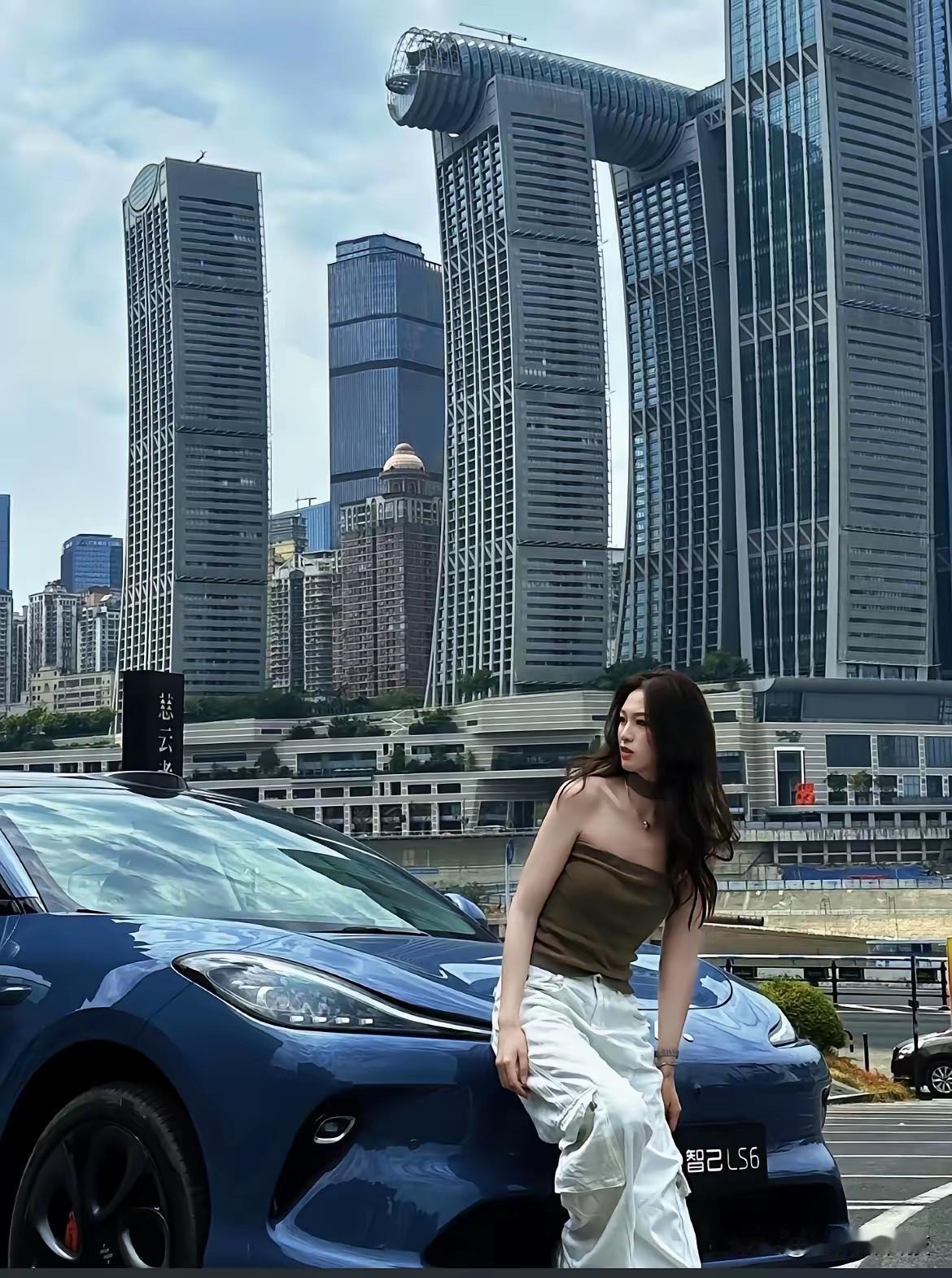 销量破10万+全成本盈利！智己LS6凭什么稳坐20万级纯电SUV第一阵营？
 