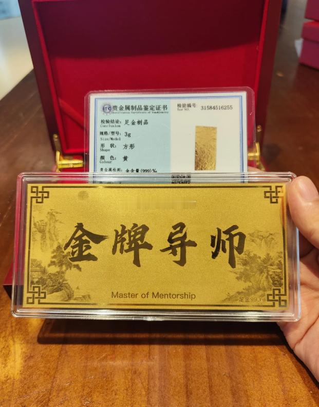 今天实盘的陈恒兄弟上午给老方打了一通电话，说有一个快递需要我签收，他说，本来打算