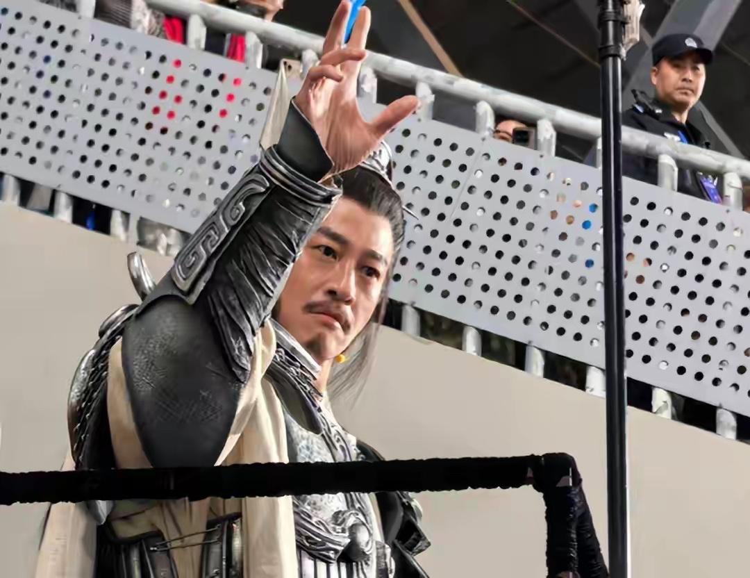 4月18号他在宿迁苏超开幕式穿霸王甲出场，吼了一句“吾乃西楚霸王，宿迁子弟何在！