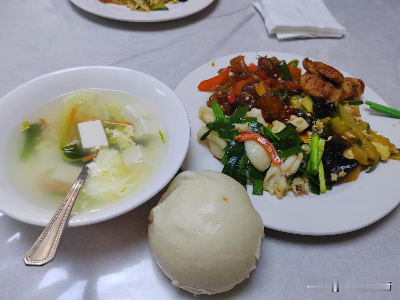 明天就到日本第一个卸货港了，抵达港口后，紧接着靠港卸货，公司也安排了我们在第一个