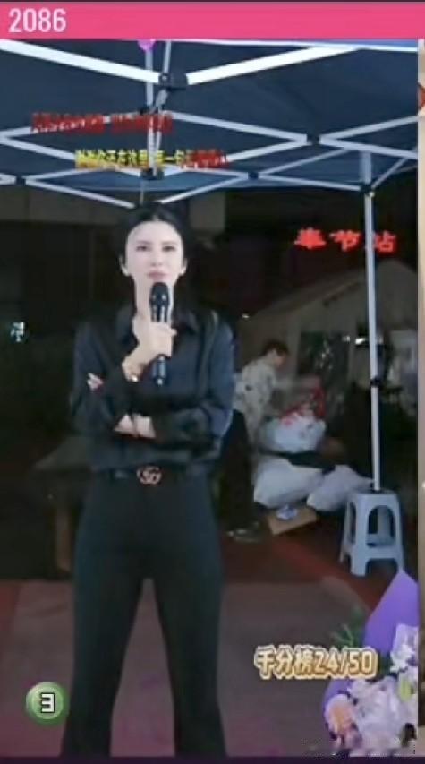 吴琼真厉害。平时穿的特别妖娆。昨天举行婚礼却穿的比索图还帅，脚底下是一双厚底黑皮