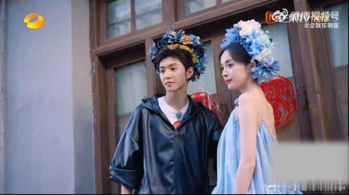 #娜扎陈哲远好像在拍恋综# #杨迪嗑娜扎陈哲远cp包辟谣#帅哥美女恋爱故事，真的
