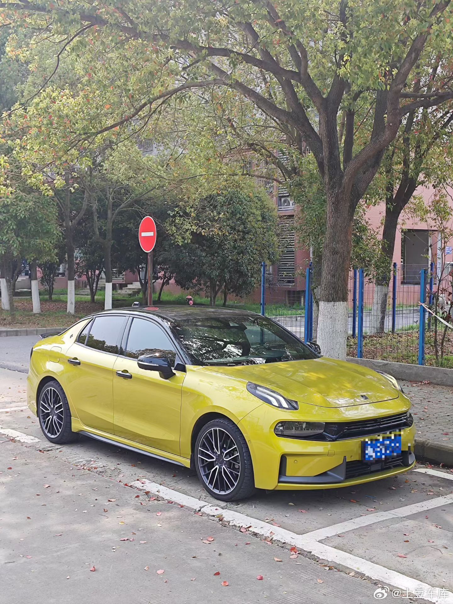 又收了台领克03+这车我们一年要卖很多台现在的价格也下来了！！除了油耗高点 其他