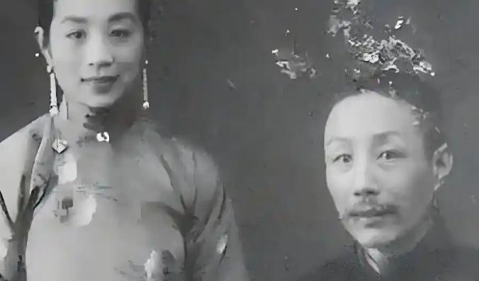 1947年，57 岁海关总署署长张福运，与17岁的养女发生关系。不久后养女怀孕，