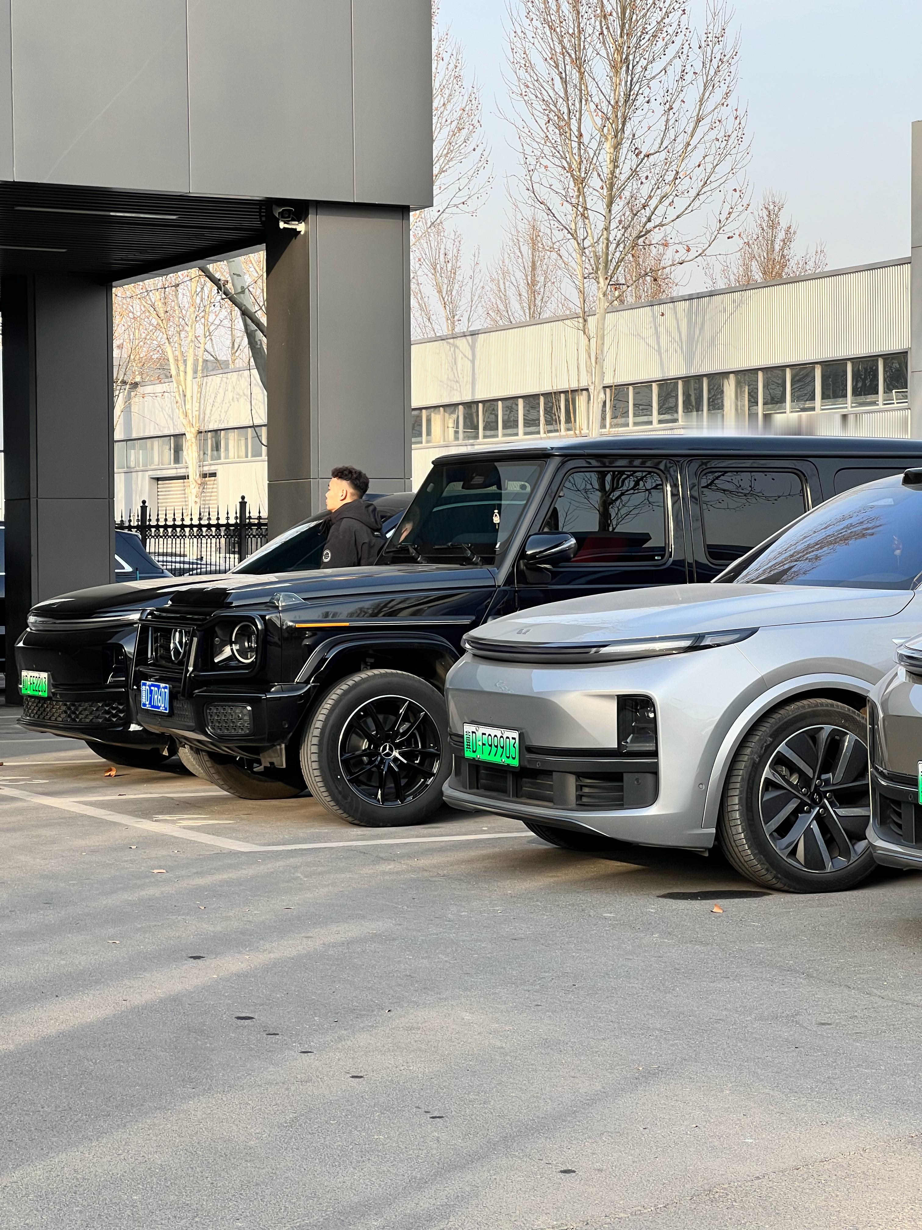 车子开到家，刚好到了保养里程，从APP上预约，发现年前都是满的，于是给理想打了官