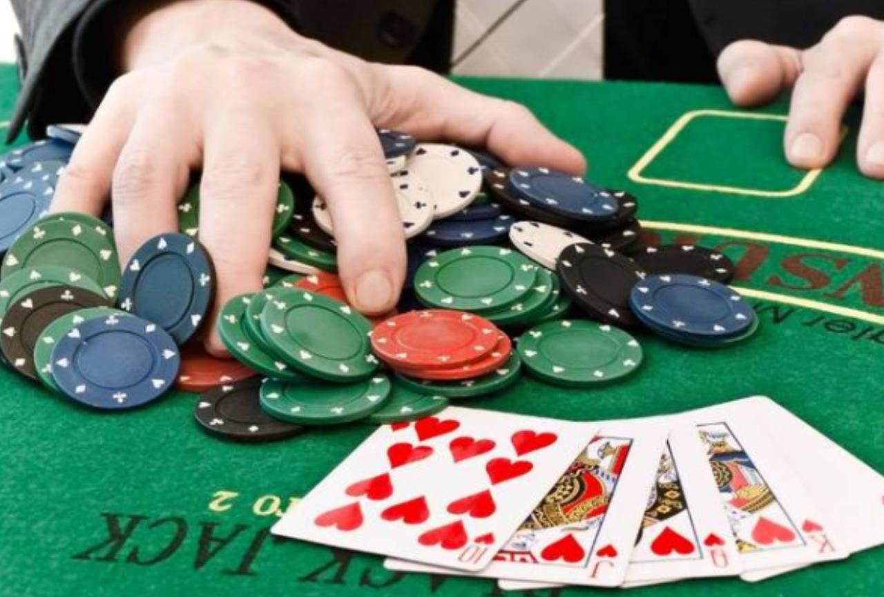 澳门赌场神操作！男子抢20万筹码翻本，刚输光就撞上受害者
 
见过离谱的，没见过