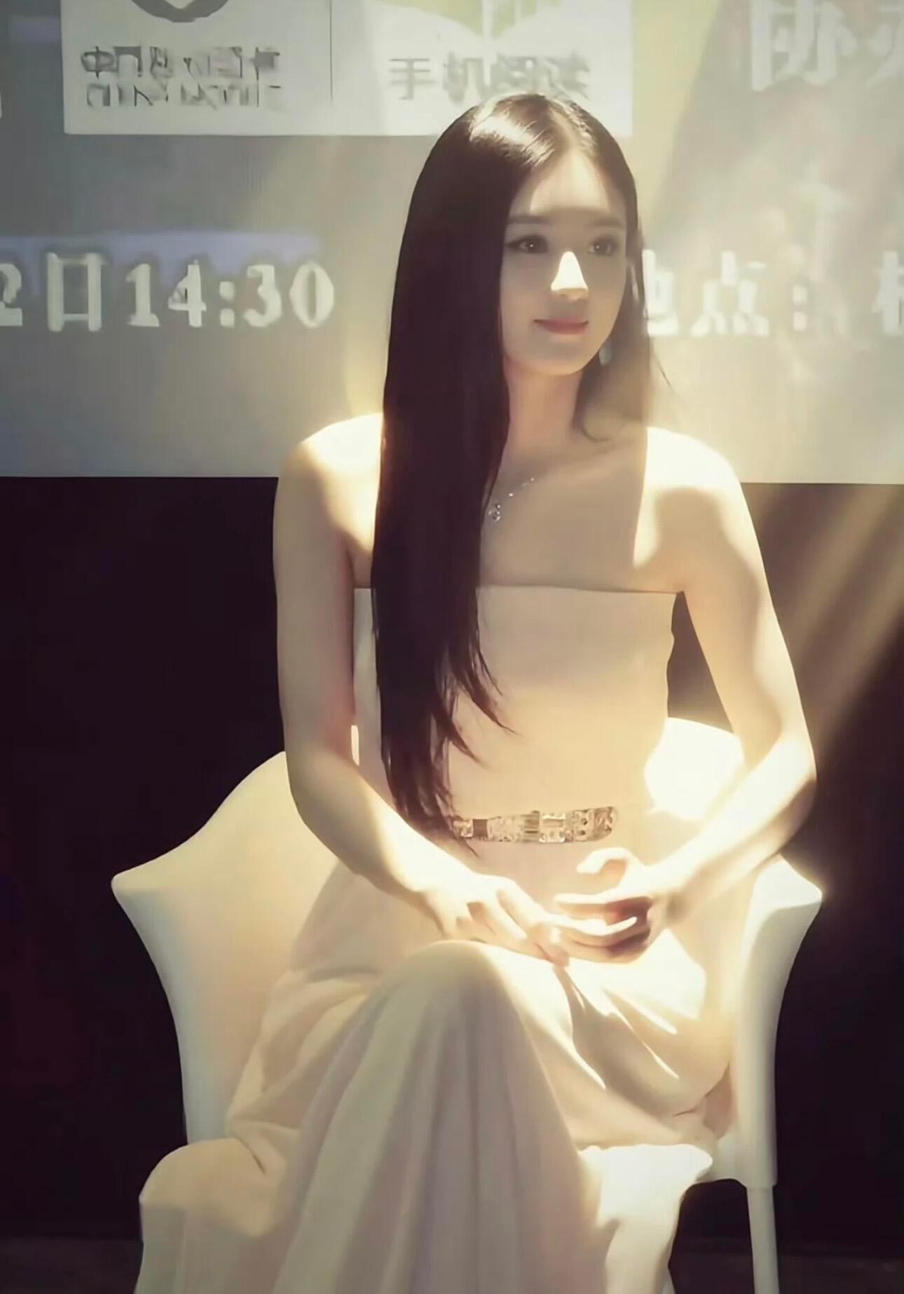 一直觉得这姐的颜值被严重低估了！赵丽颖～！一个家喻户晓的演员、明星。早期大火的陆