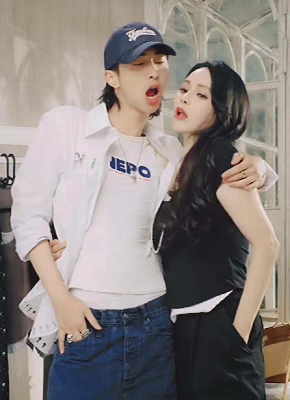 恩利给伊能静讲睡前童话被恩利和伊能静这对母子的互动狠狠治愈了！当恩利温柔地为伊能