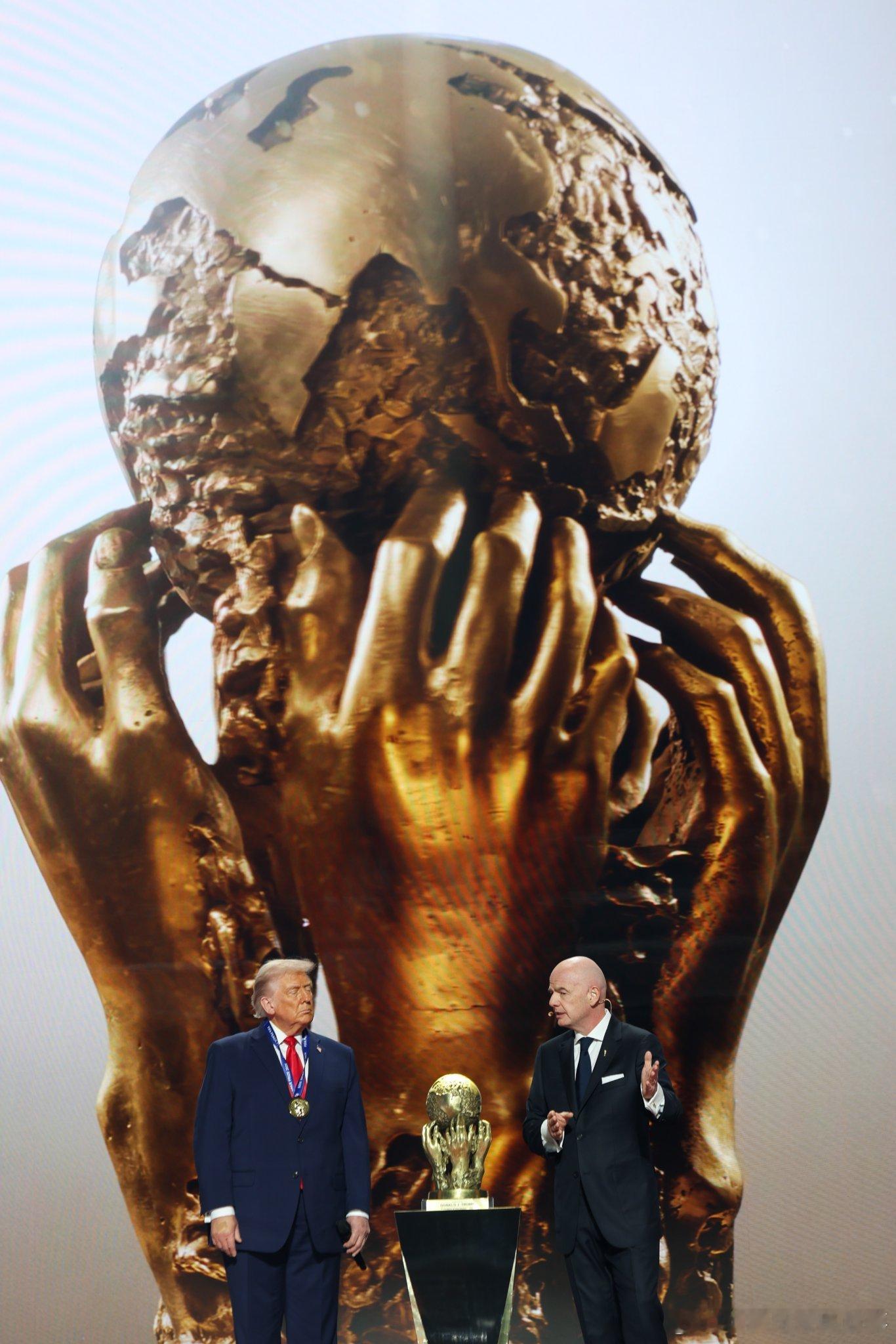 泰晤士报：消息人士透露，白宫助理曾要求，特朗普获得的“FIFA和平奖”奖杯尺寸至