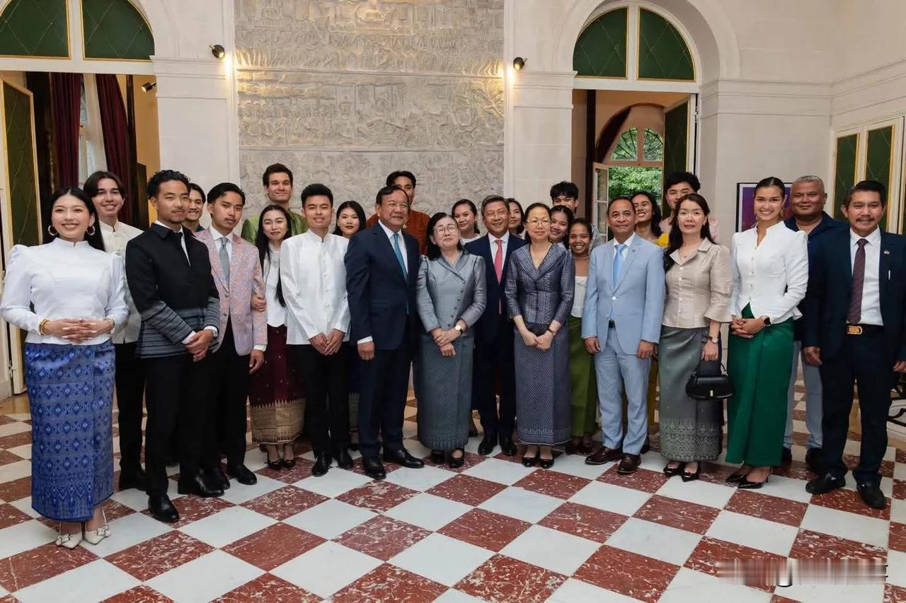 在法语国家会议金边峰会之前，柬埔寨向法语国家代表展示高棉人的热情好客和美食
柬埔