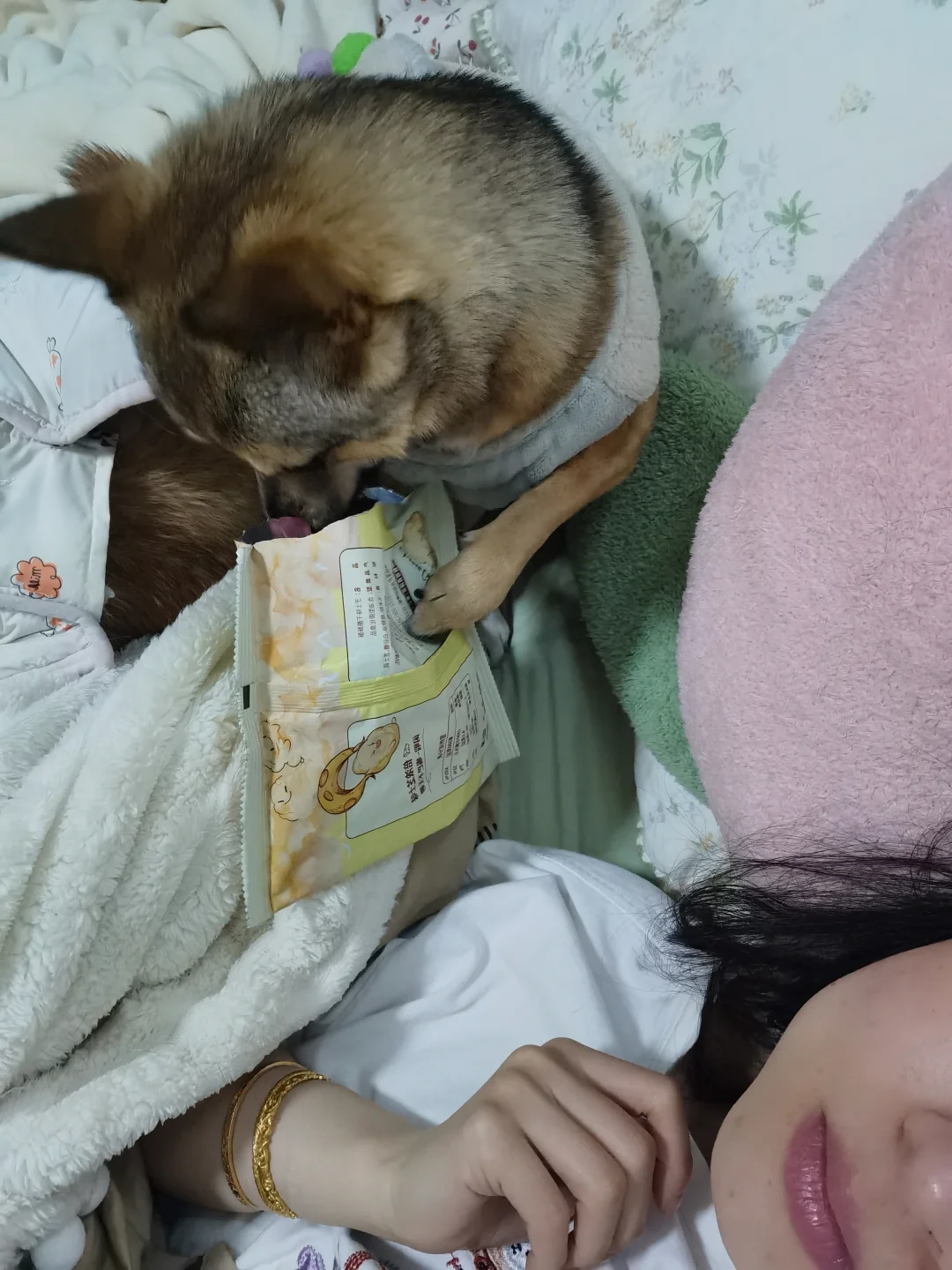 吃零食那馋嘴德行和我一模一样