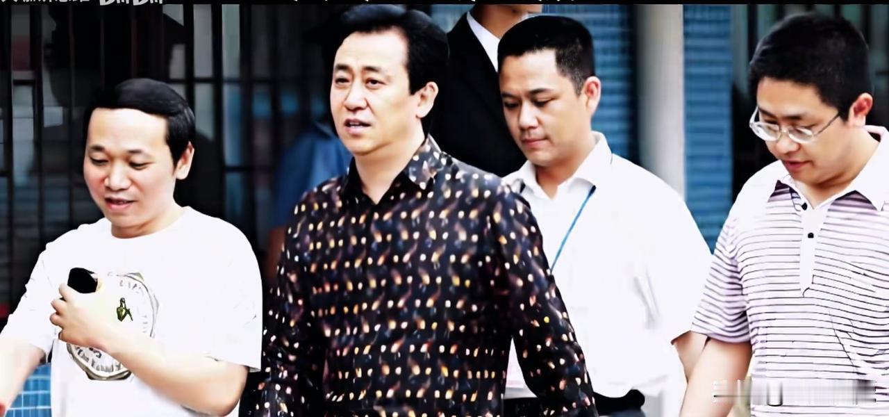 许家印公开场合亲口讲述第一桶金是如何赚到的，他说：开发第一个楼盘，我们没有钱买地