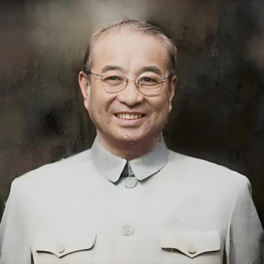 1952年，陈赓摸着胸口对妻子交了底：“我当年受过高压电刑，伤了心肌，这辈子估计