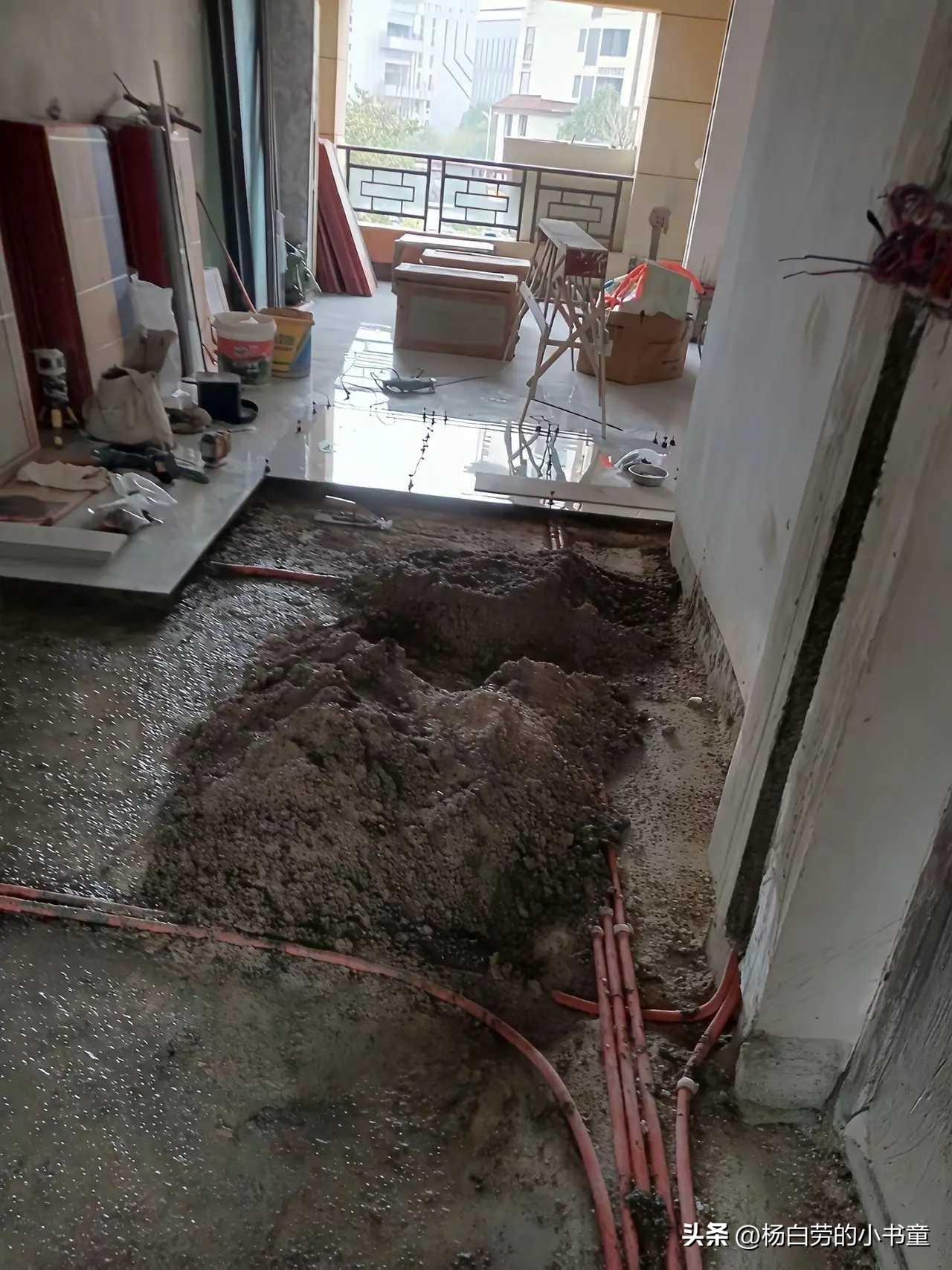 自己买的房子马上装修了
物业却说不能装修
我问为什么？
是不是有什么暗箱操作？