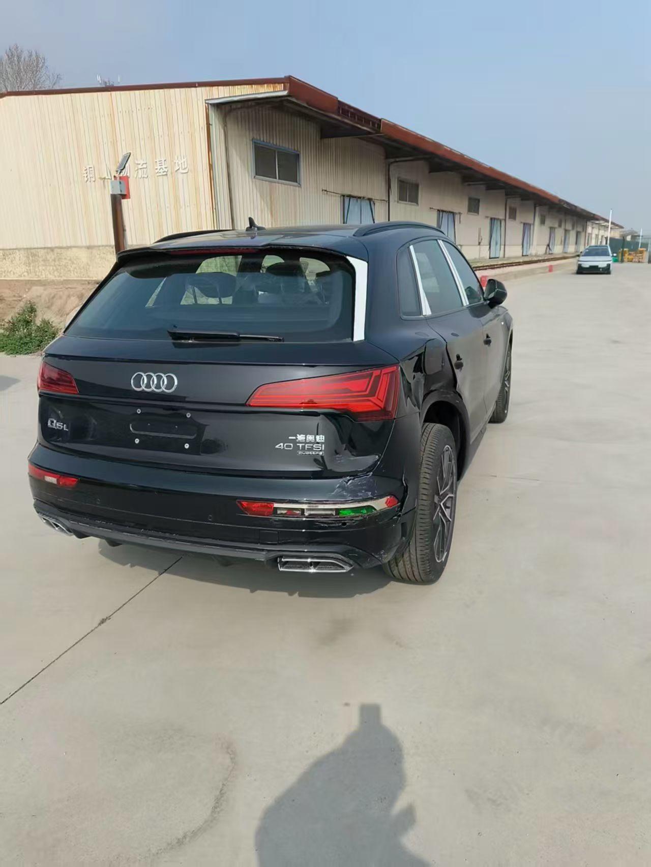 品牌：奥迪Q5L
车型：2025款45周年典藏40豪华动感
排量：自动2.0T