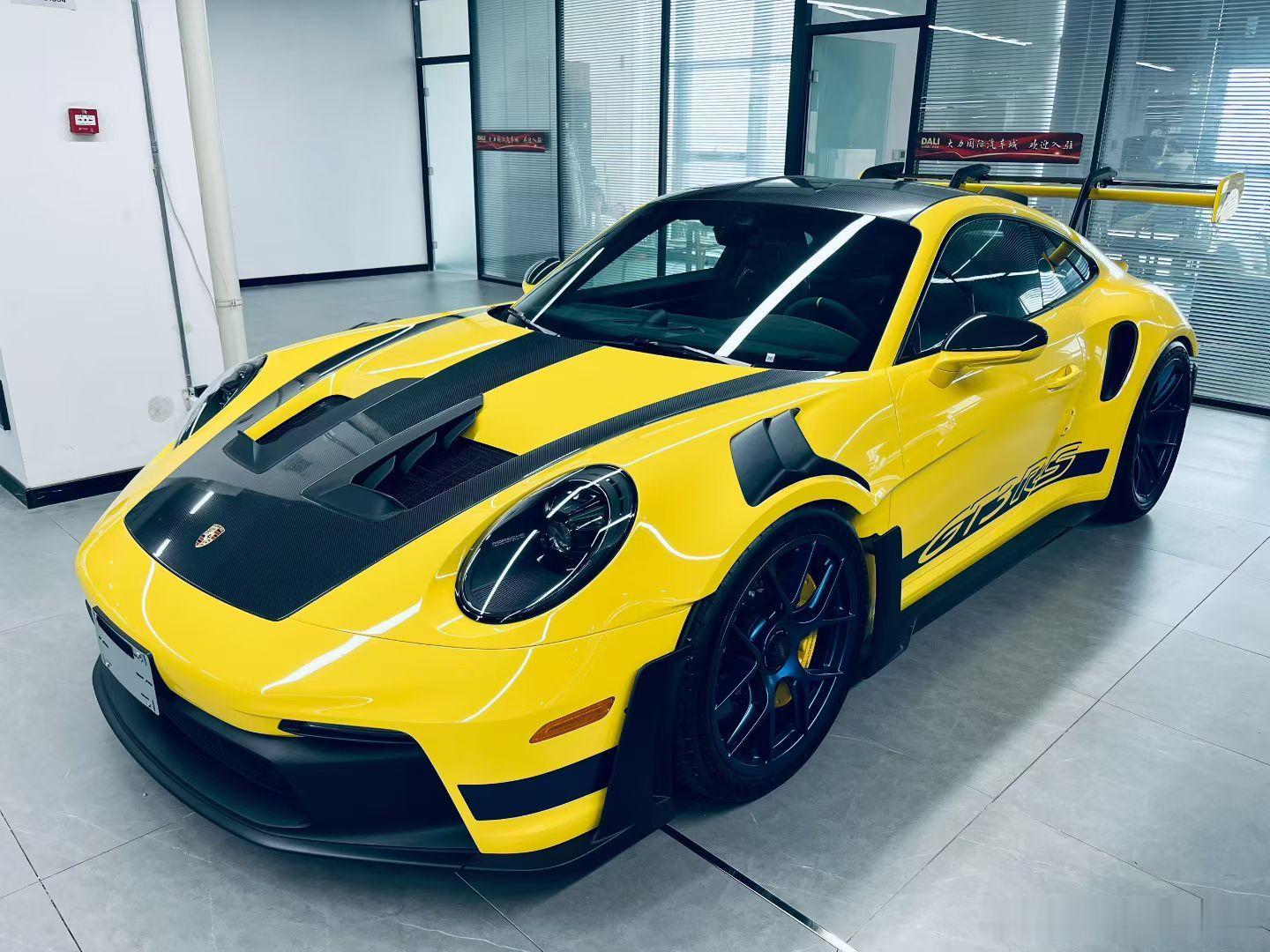 保时捷911 GT3 RS竞速黄，美规，大满配，25年上牌、4千多公里、带车衣 