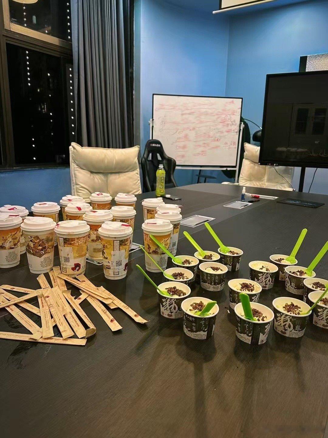 强悍的背后是有道理的 点杯茶颜战斗熬鹰🦅我的辉煌 20岁 复制给你们！培养的过