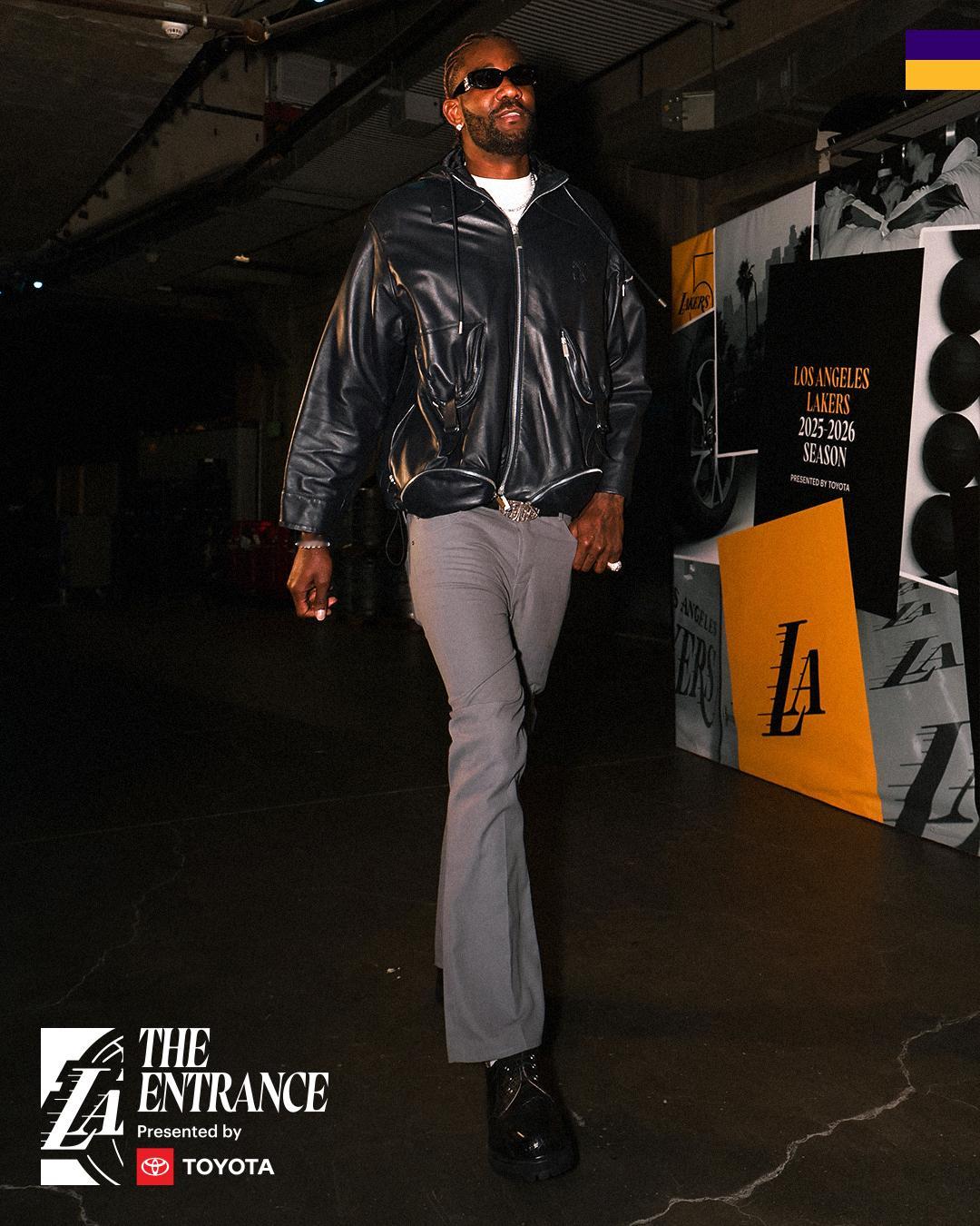 背靠背打太阳，湖人迎来4天3赛。 