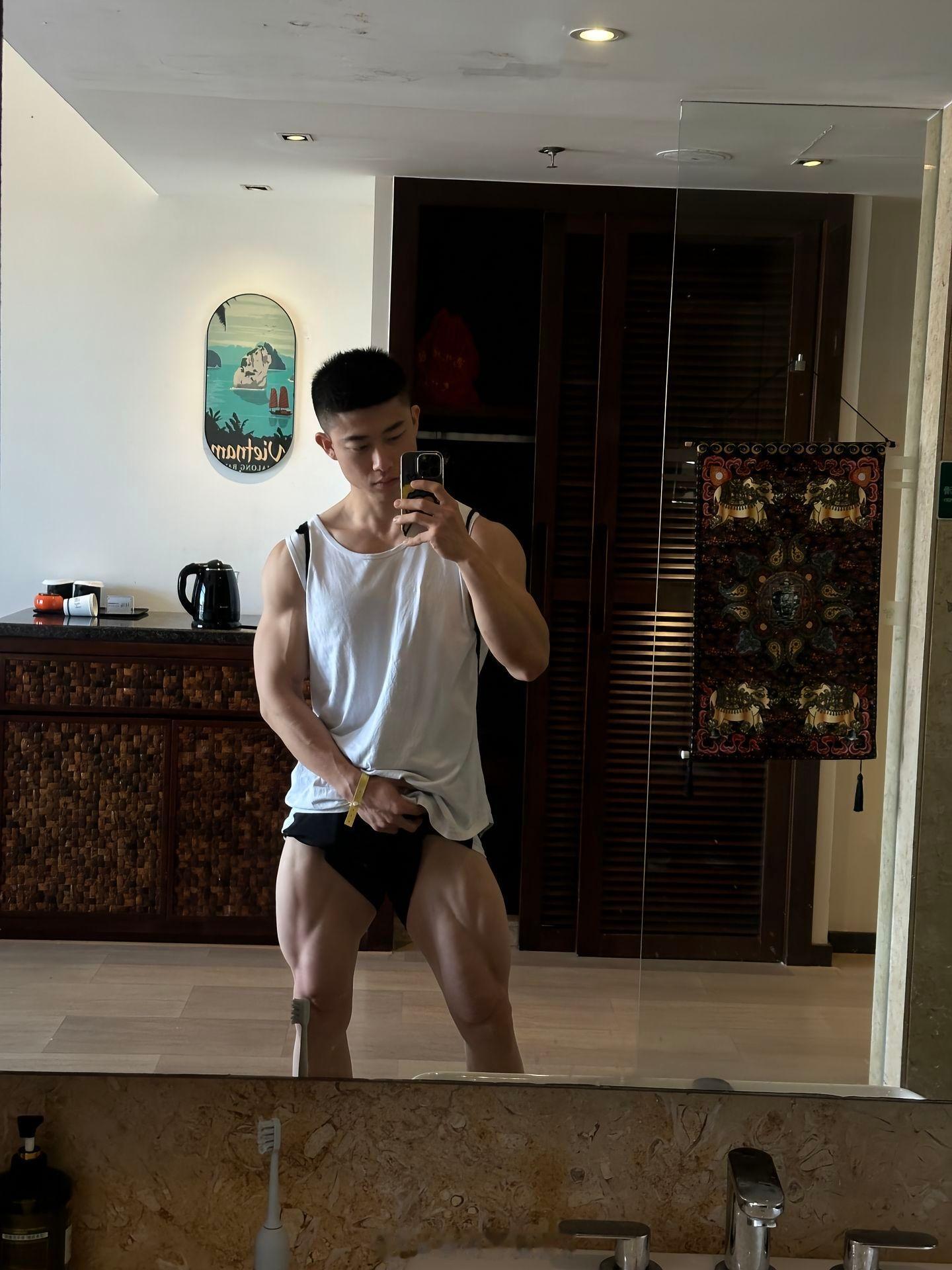 长得有点像一个🕸️👑 