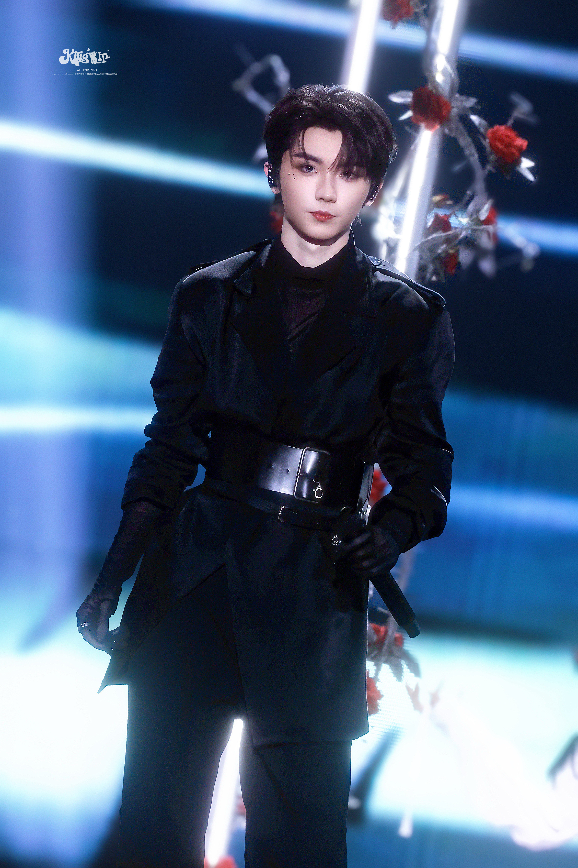 马嘉祺 × 时代少年团加冠礼演唱会上海站舞台造型Look，身穿GIVENCHY 