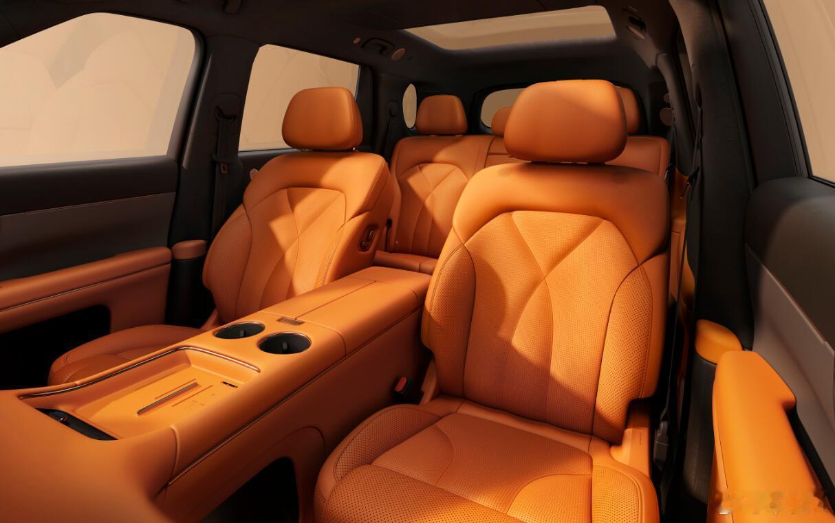 最近豪华SUV真是扎堆登场！智己LS8的最大优势就是价格了，起步只要25万元左右