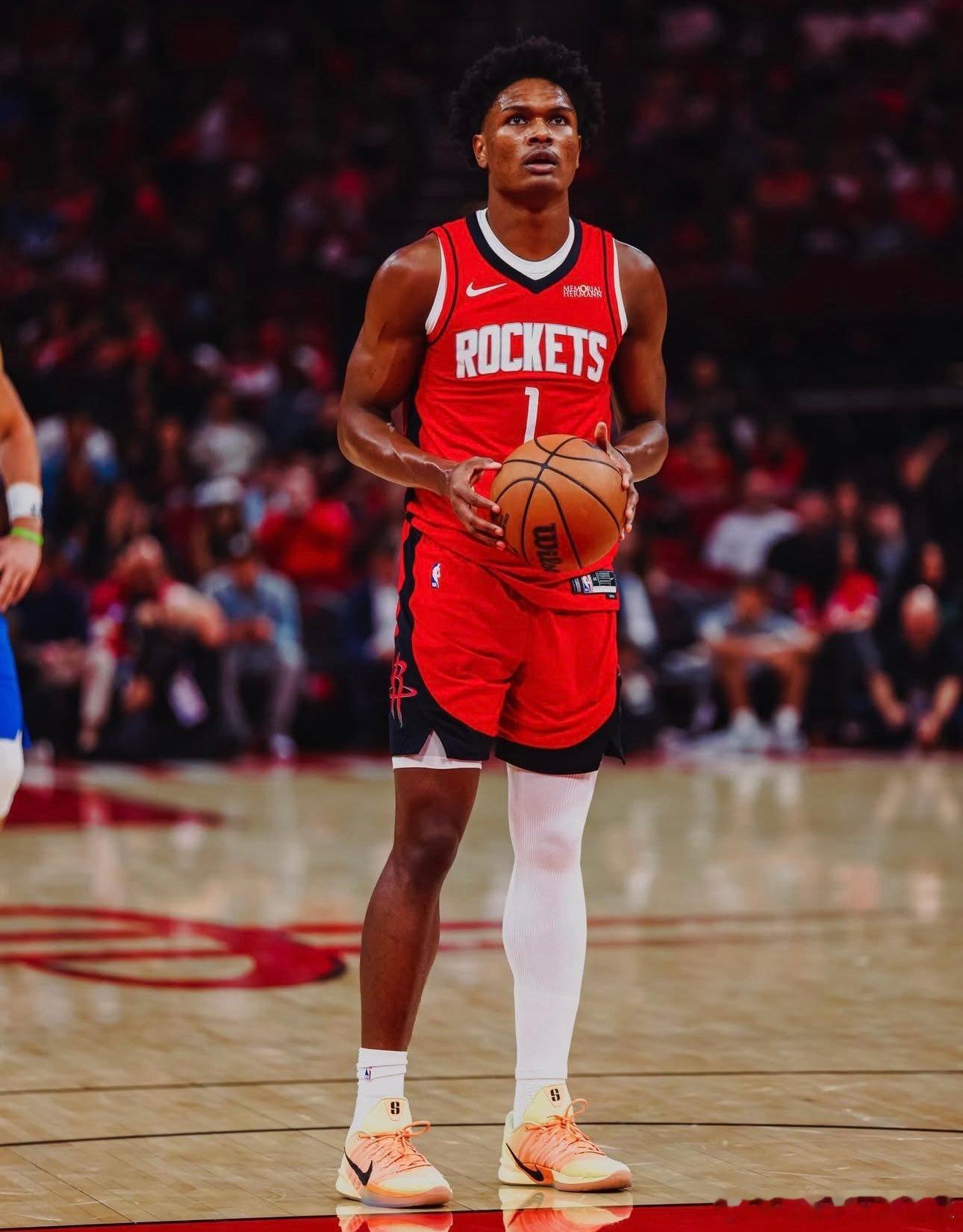 休斯顿火箭  阿门·汤普森在过去25场比赛中罚球命中率达85.1%🔥杜兰特绝杀